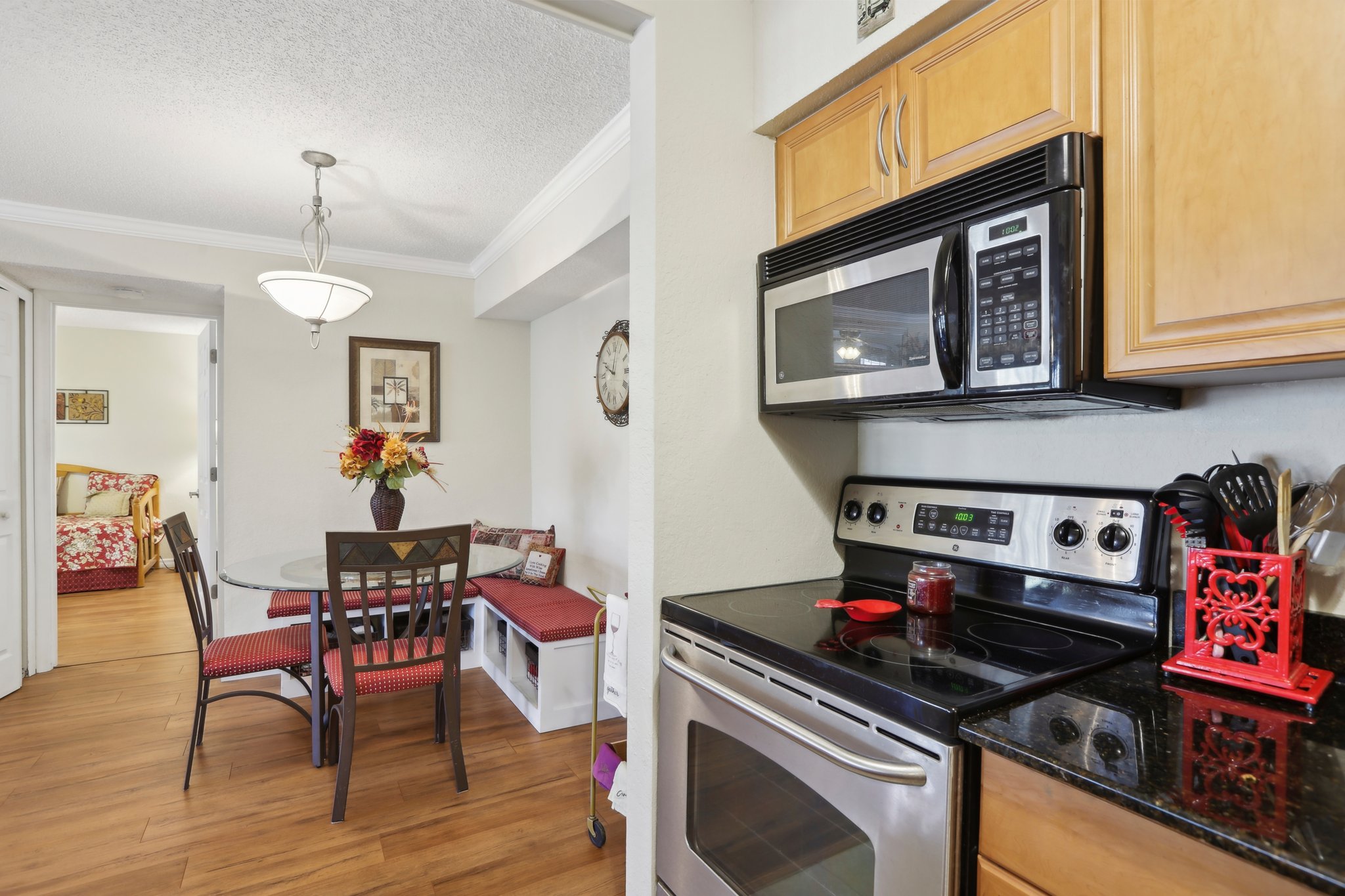Haviland Ct unit 202-022.jpg