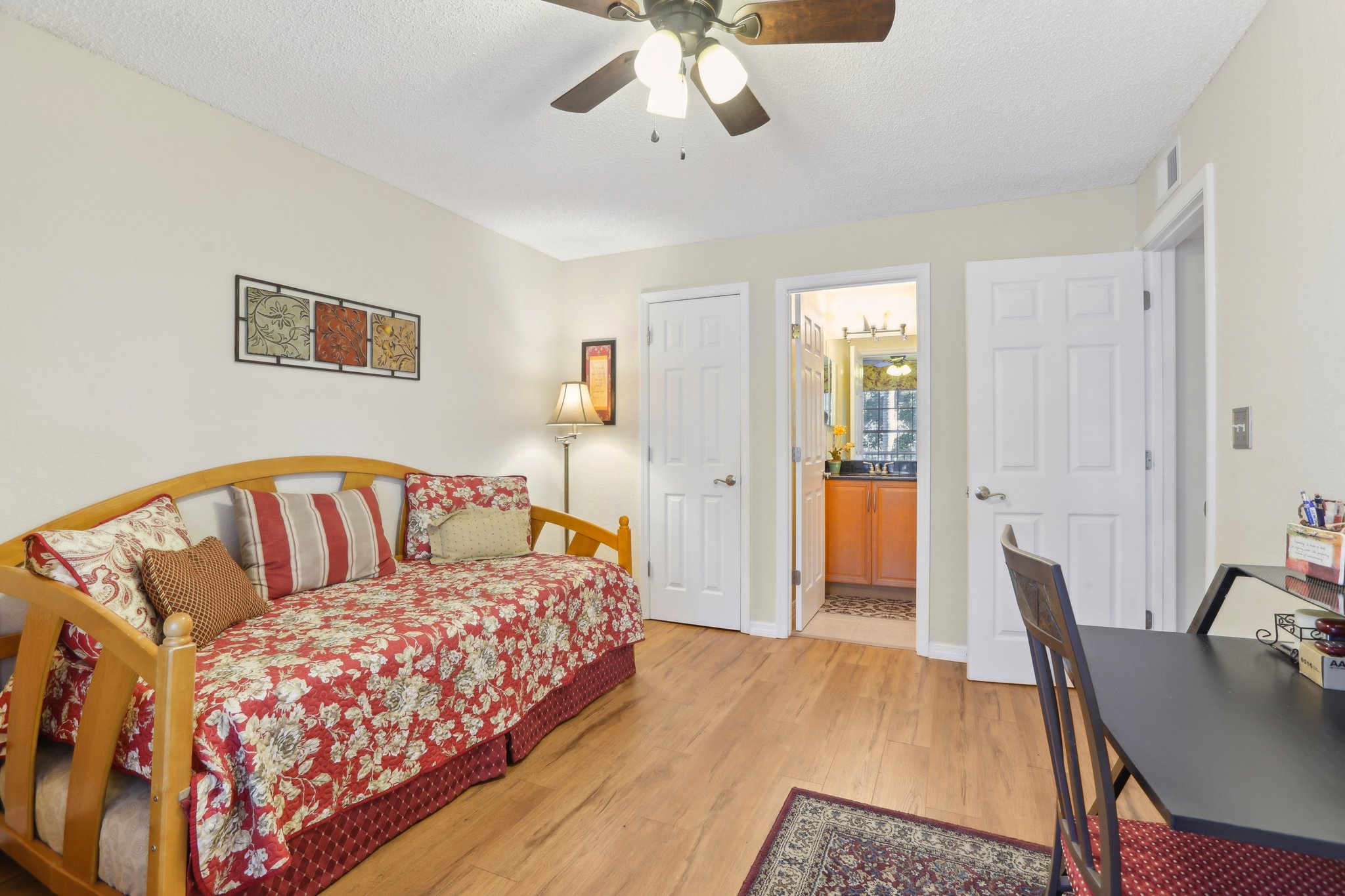 Haviland Ct unit 202-030.jpg