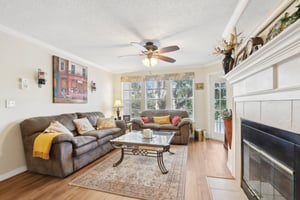 Haviland Ct unit 202-010.jpg