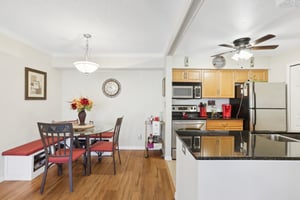 Haviland Ct unit 202-015.jpg