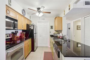 Haviland Ct unit 202-017.jpg