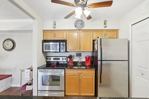 Haviland Ct unit 202-018.jpg