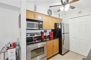 Haviland Ct unit 202-019.jpg