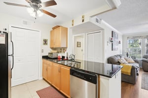 Haviland Ct unit 202-020.jpg