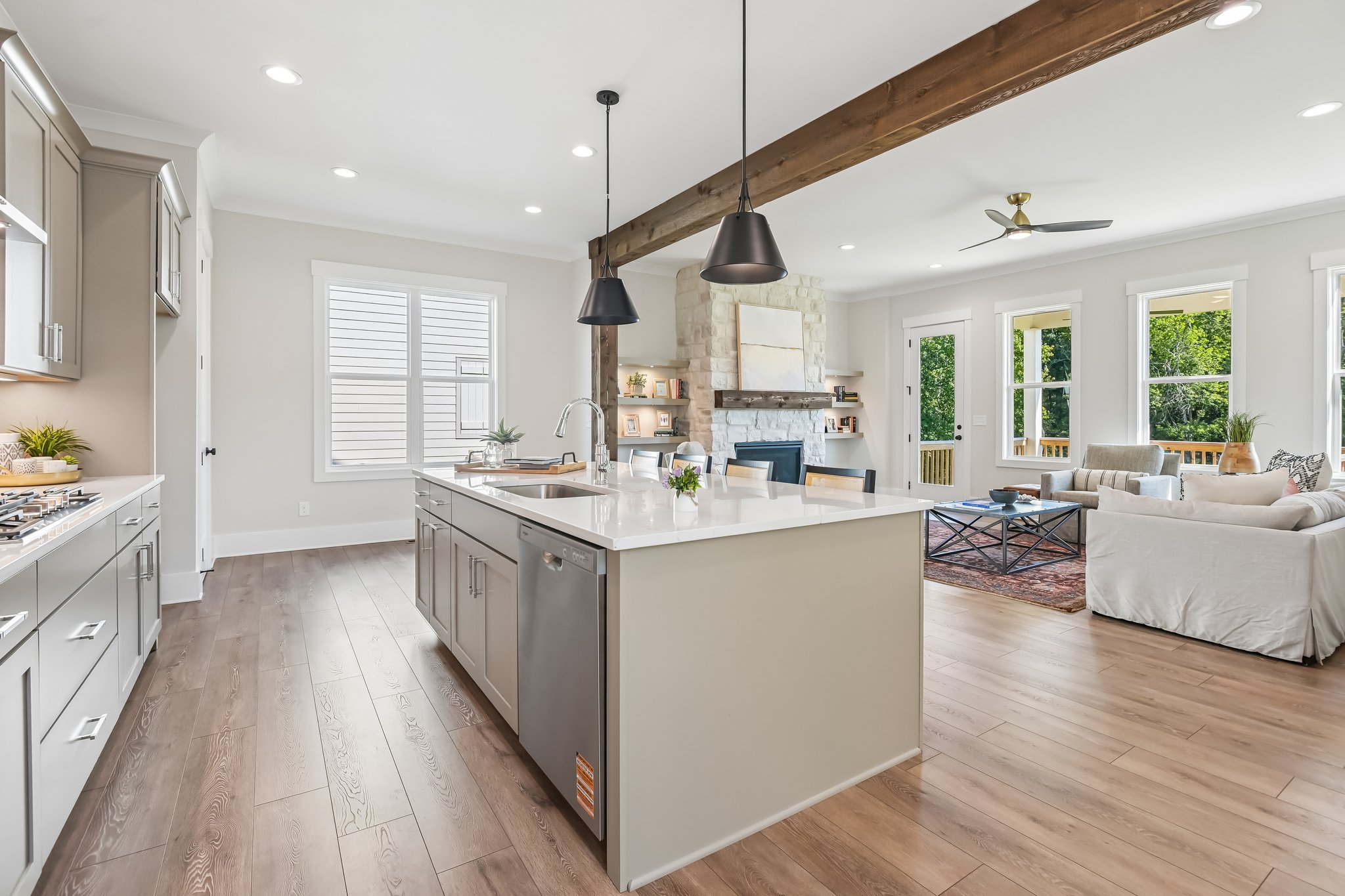 Hillshire Dr-S0309-014.jpg