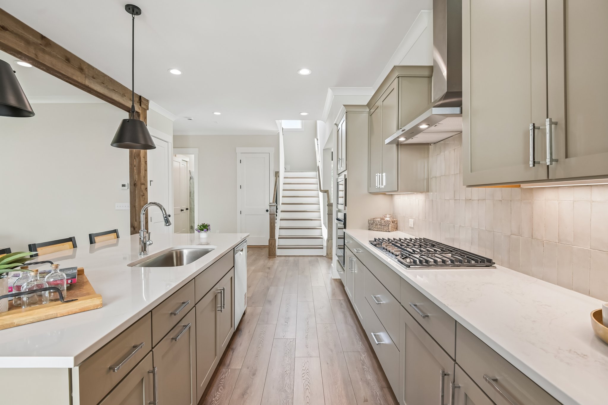 Hillshire Dr-S0309-017.jpg