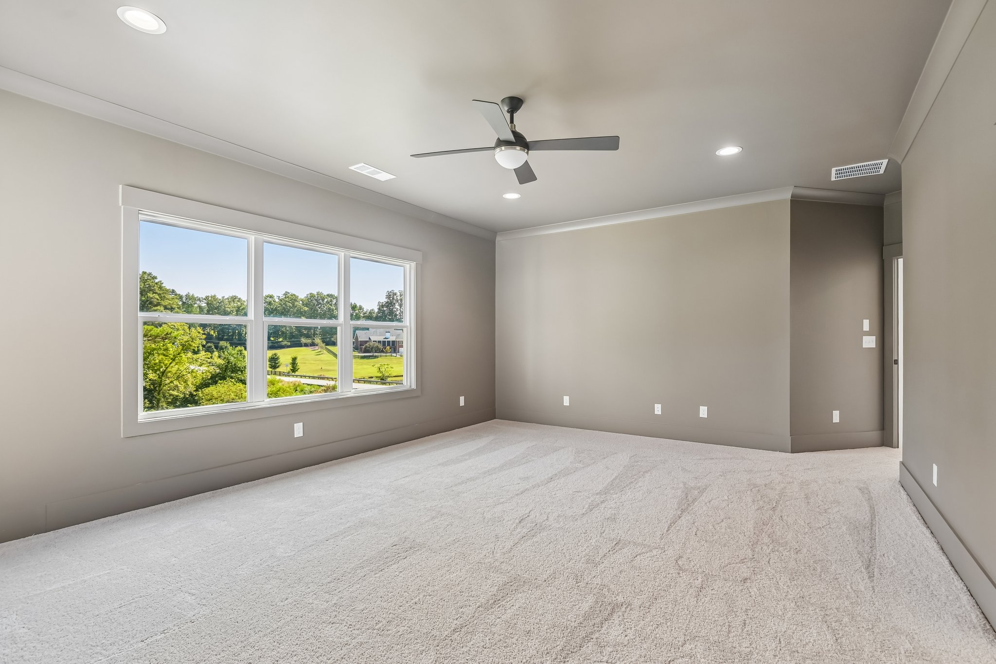 Hillshire Dr-S0309-036.jpg