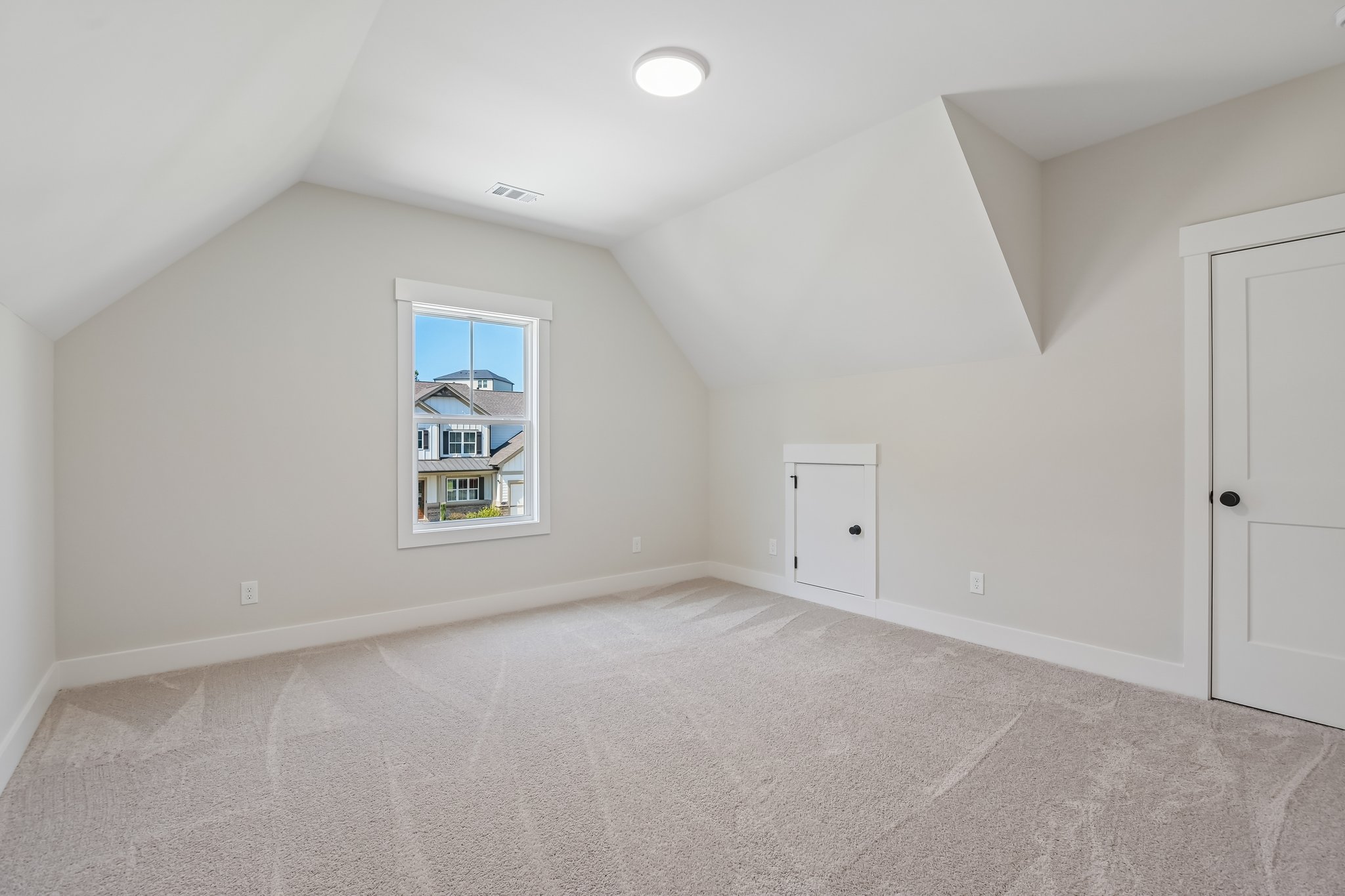 Hillshire Dr-S0309-042.jpg