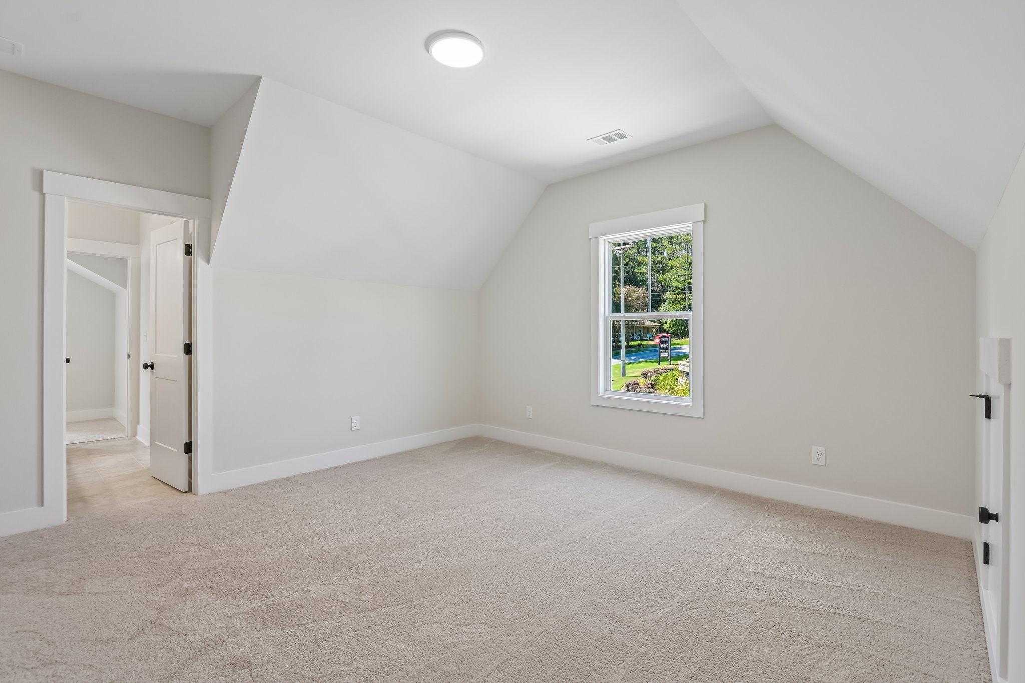 Hillshire Dr-S0309-043.jpg