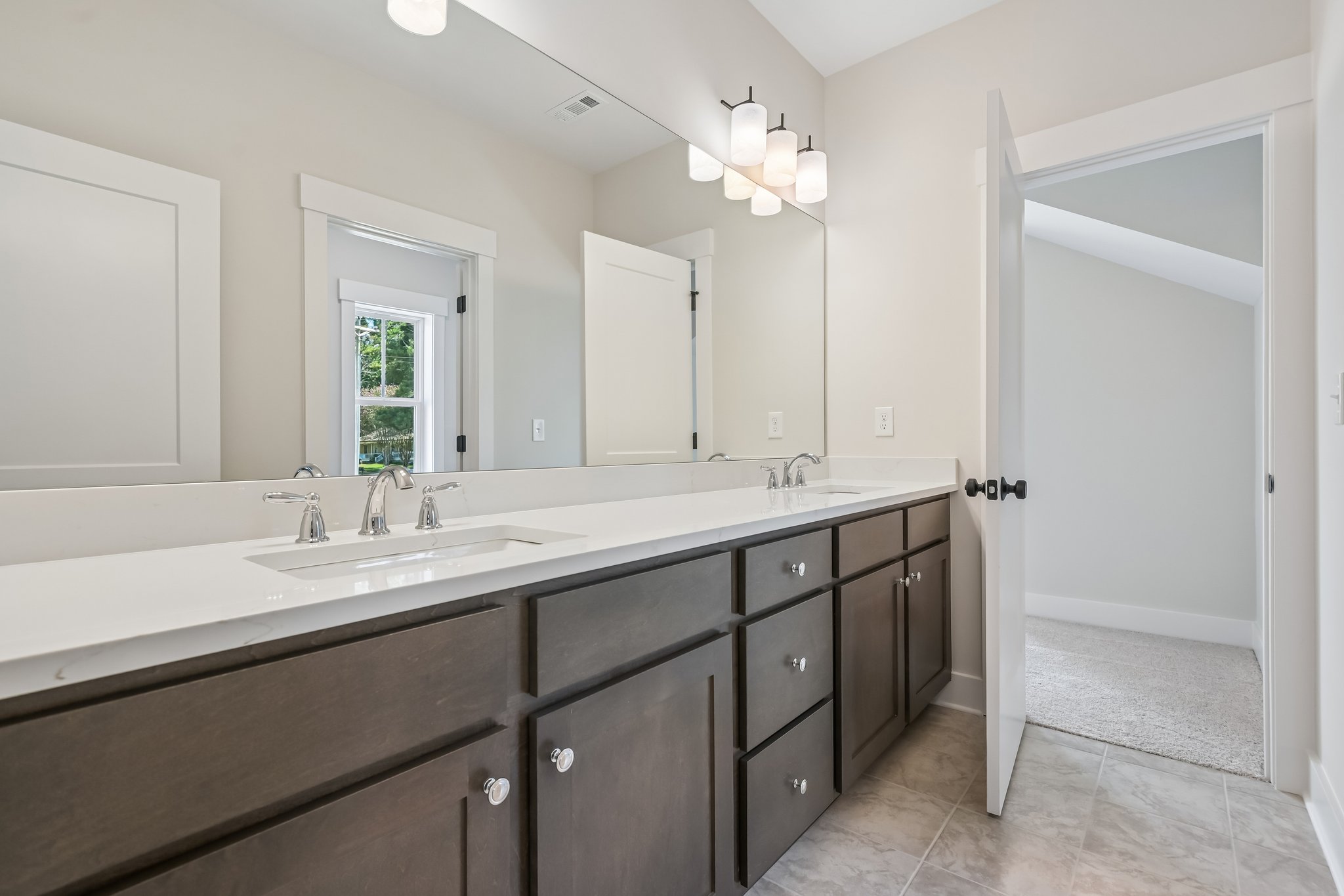 Hillshire Dr-S0309-045.jpg
