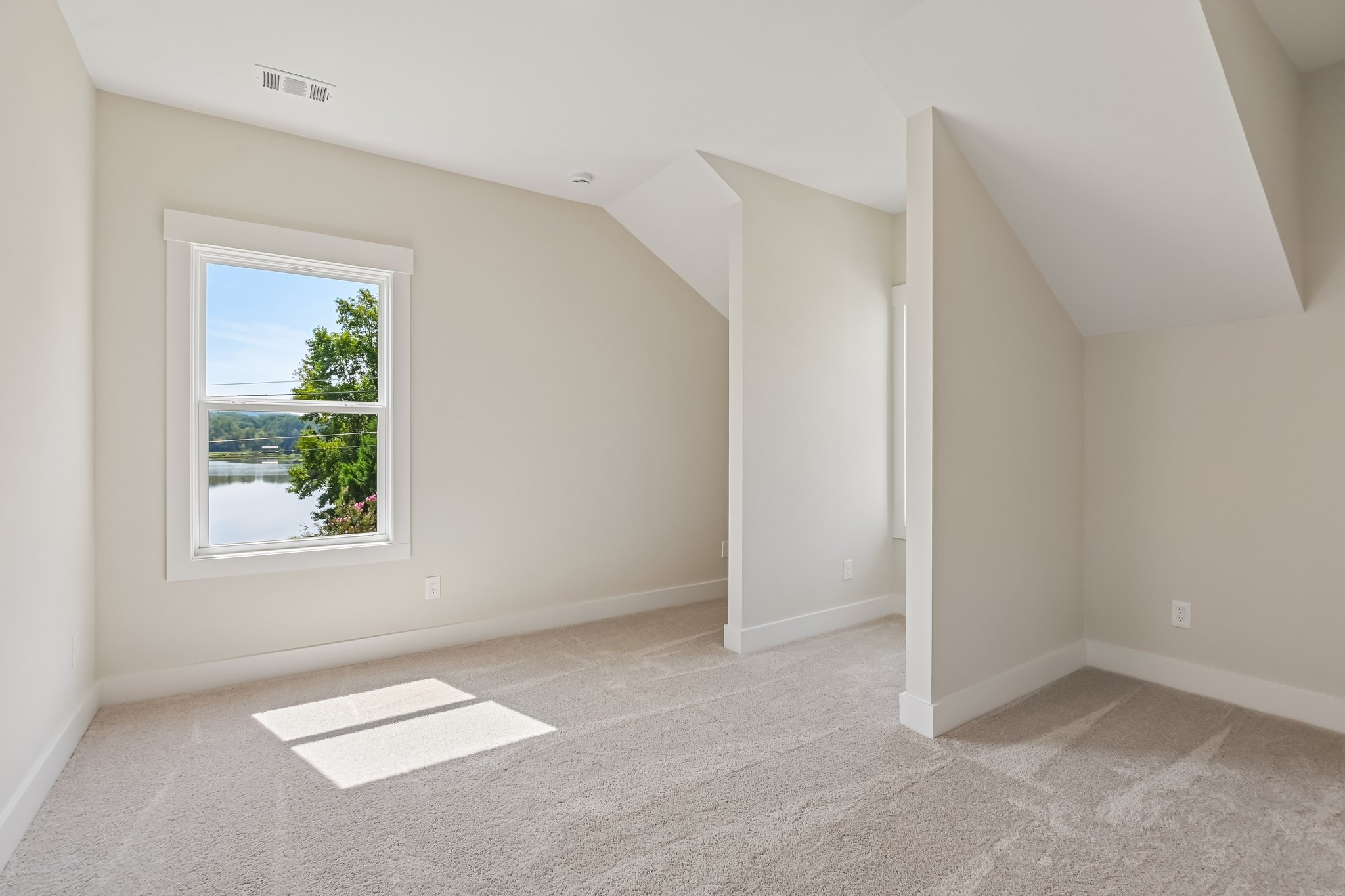 Hillshire Dr-S0309-047.jpg