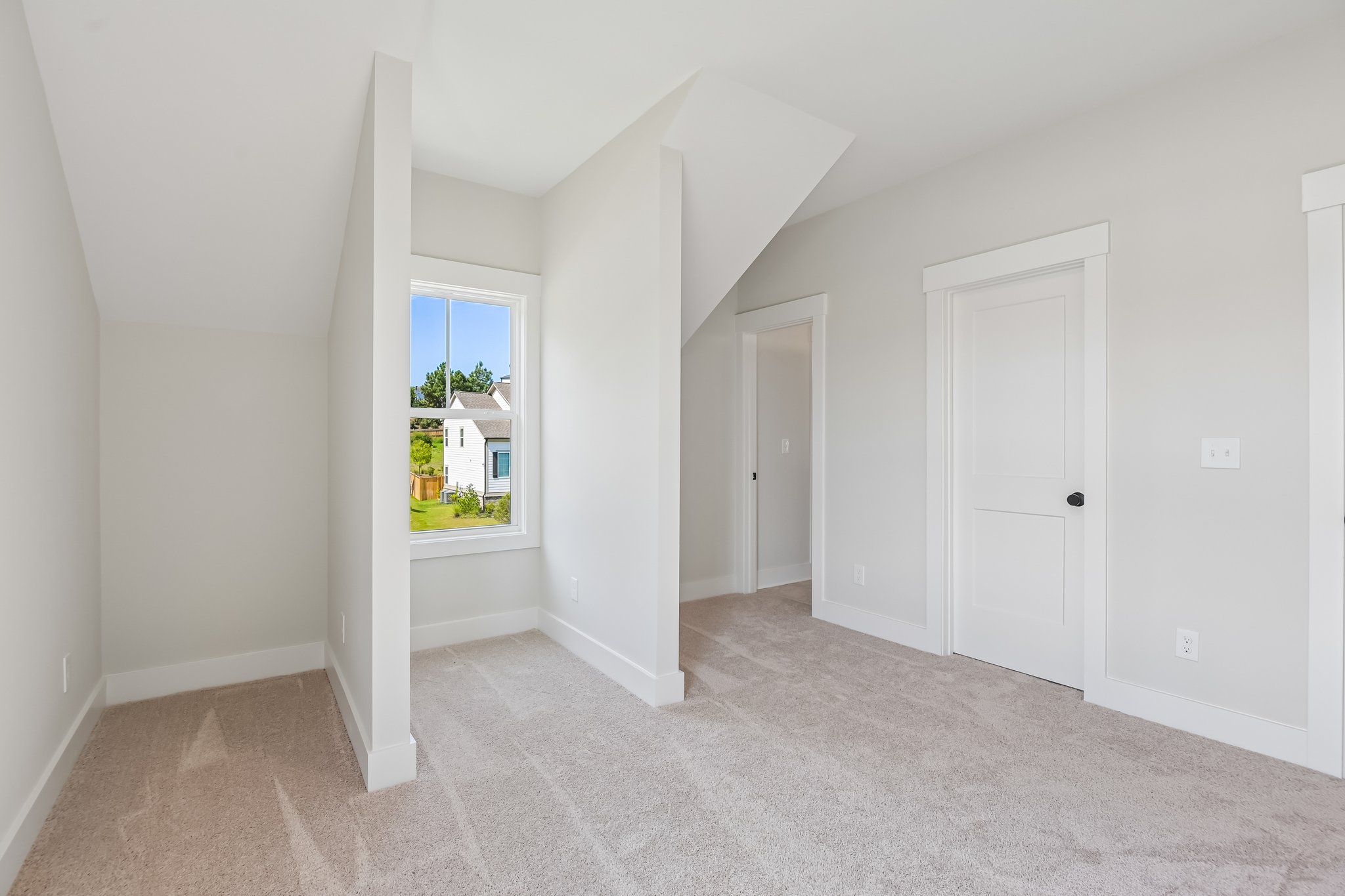 Hillshire Dr-S0309-048.jpg