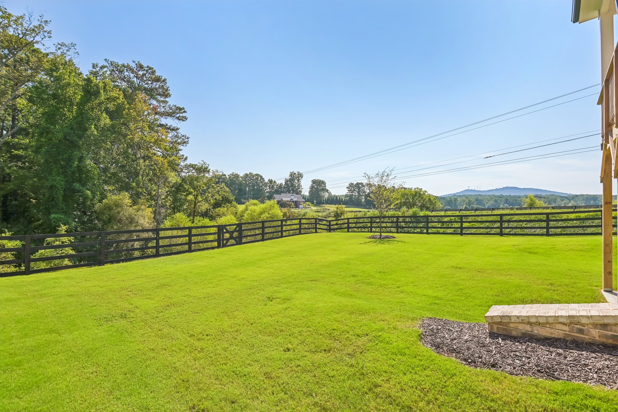 Hillshire Dr-S0309-050.jpg