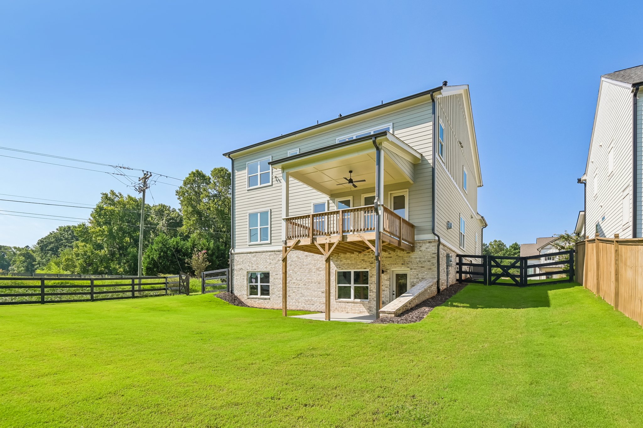 Hillshire Dr-S0309-052.jpg