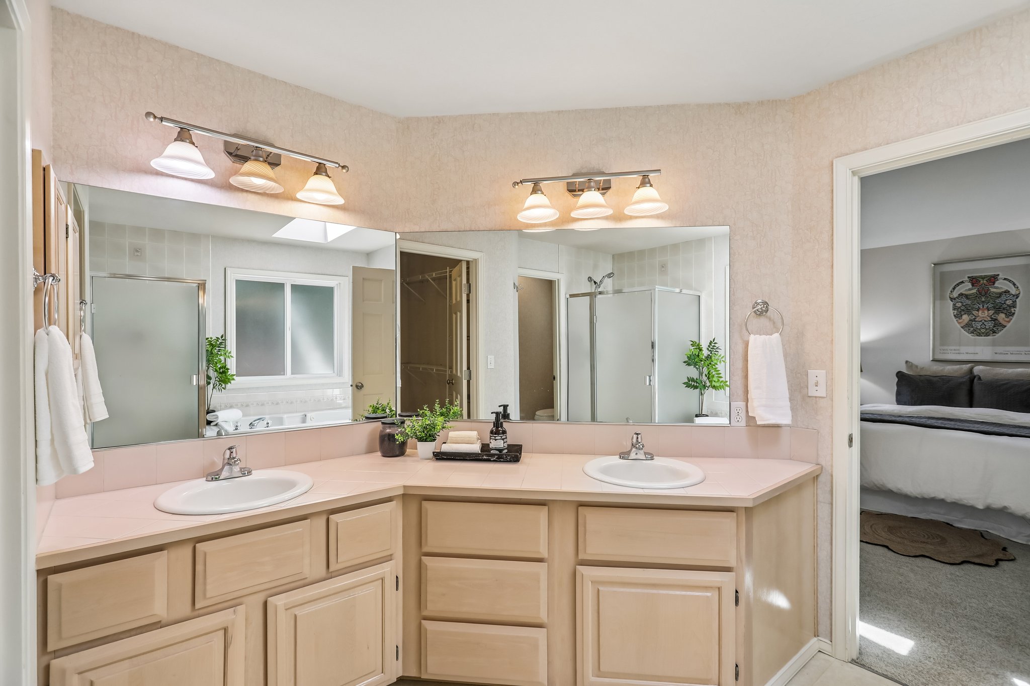 5 piece bathroom - soak your troubles away!