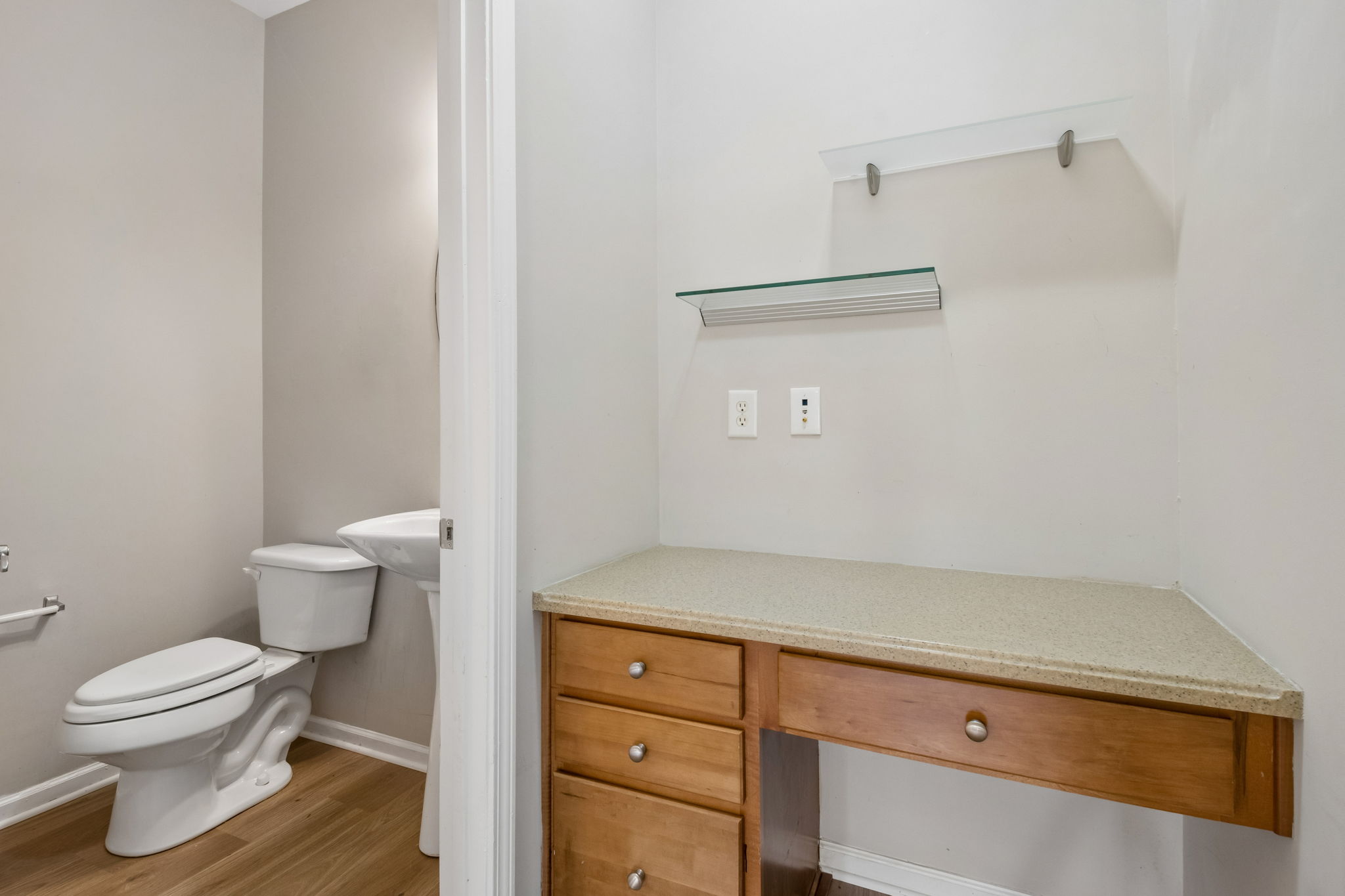 Office Nook/Half Bath