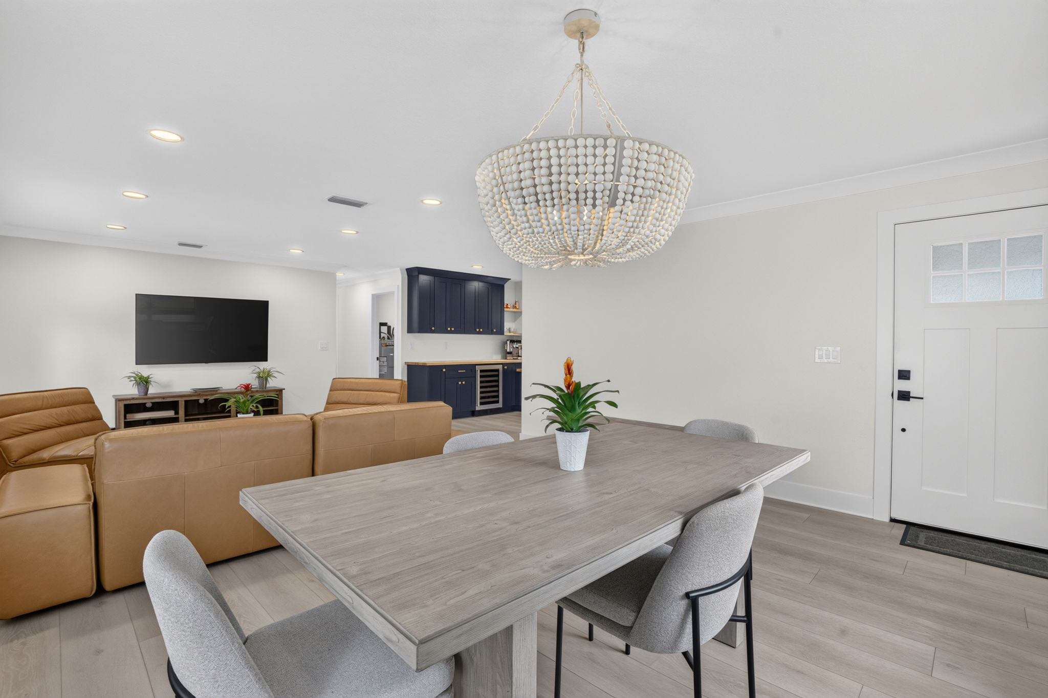 Dining Room 2 of 4