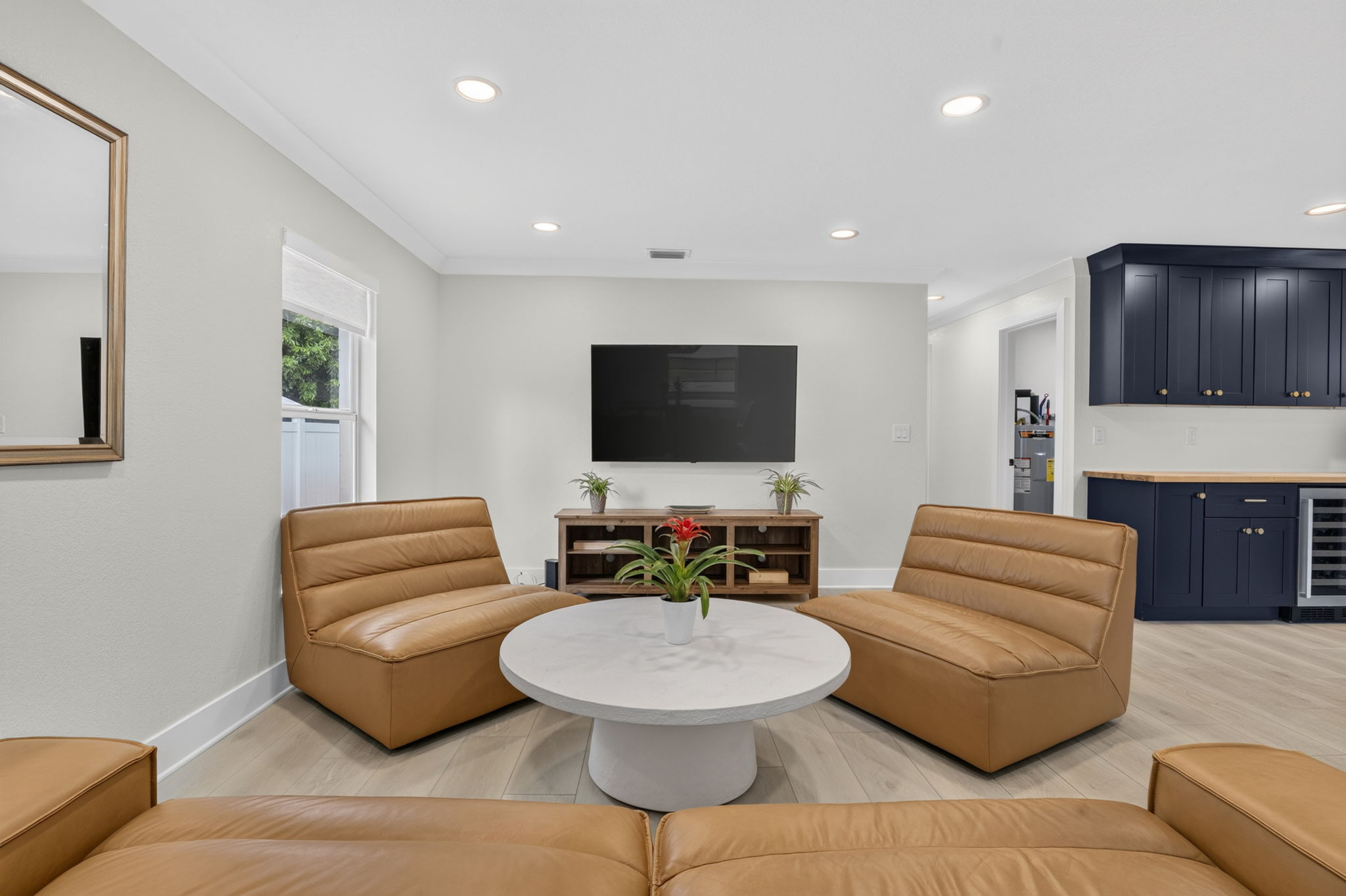 Living Room 3 of 7
