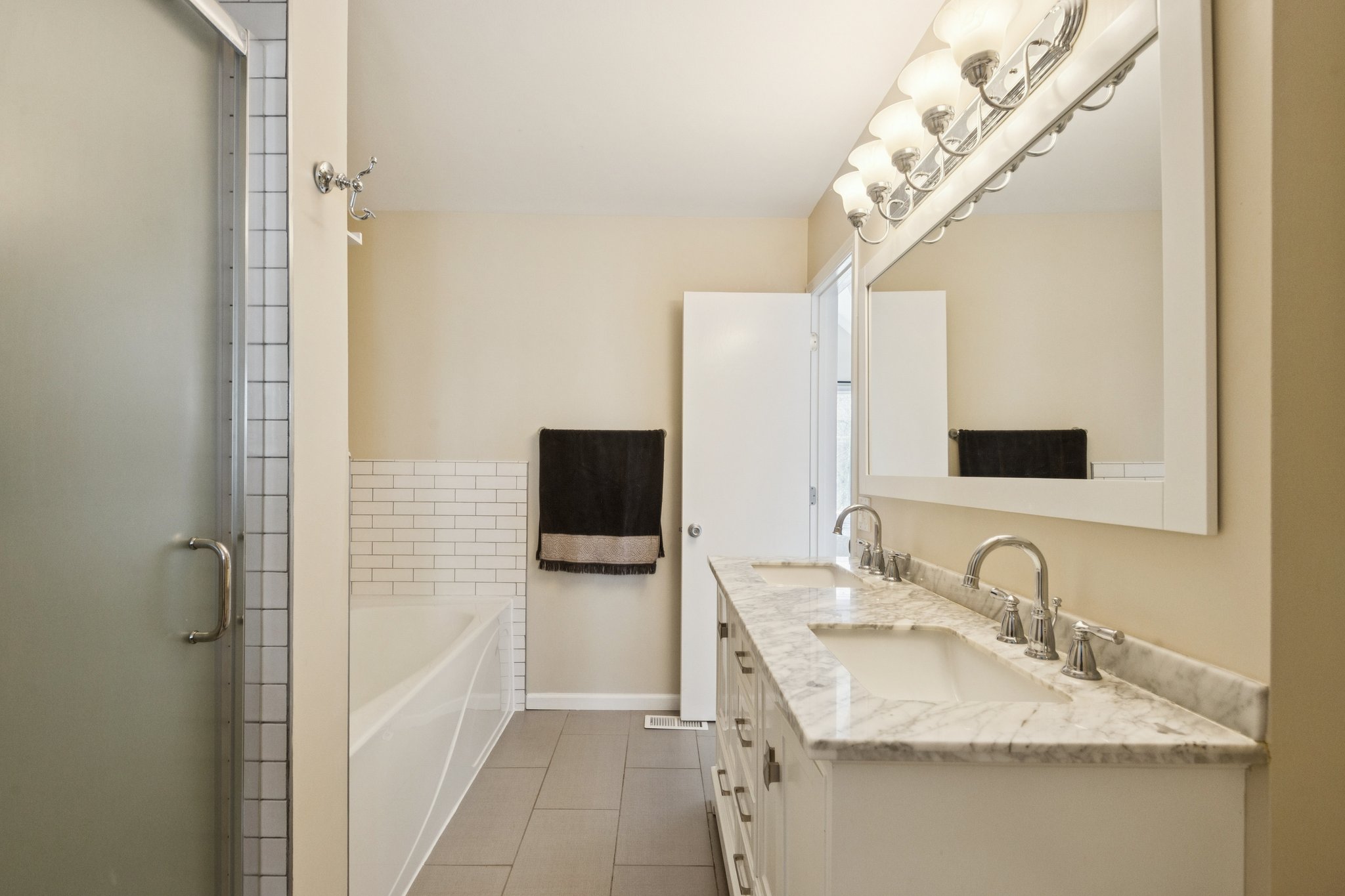 3315 N Racine Ave_016.jpg