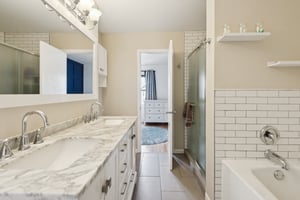 3315 N Racine Ave_017.jpg