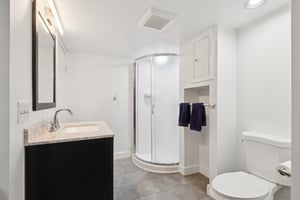 3315 N Racine Ave_029.jpg