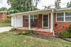 Front Porch/Entrance