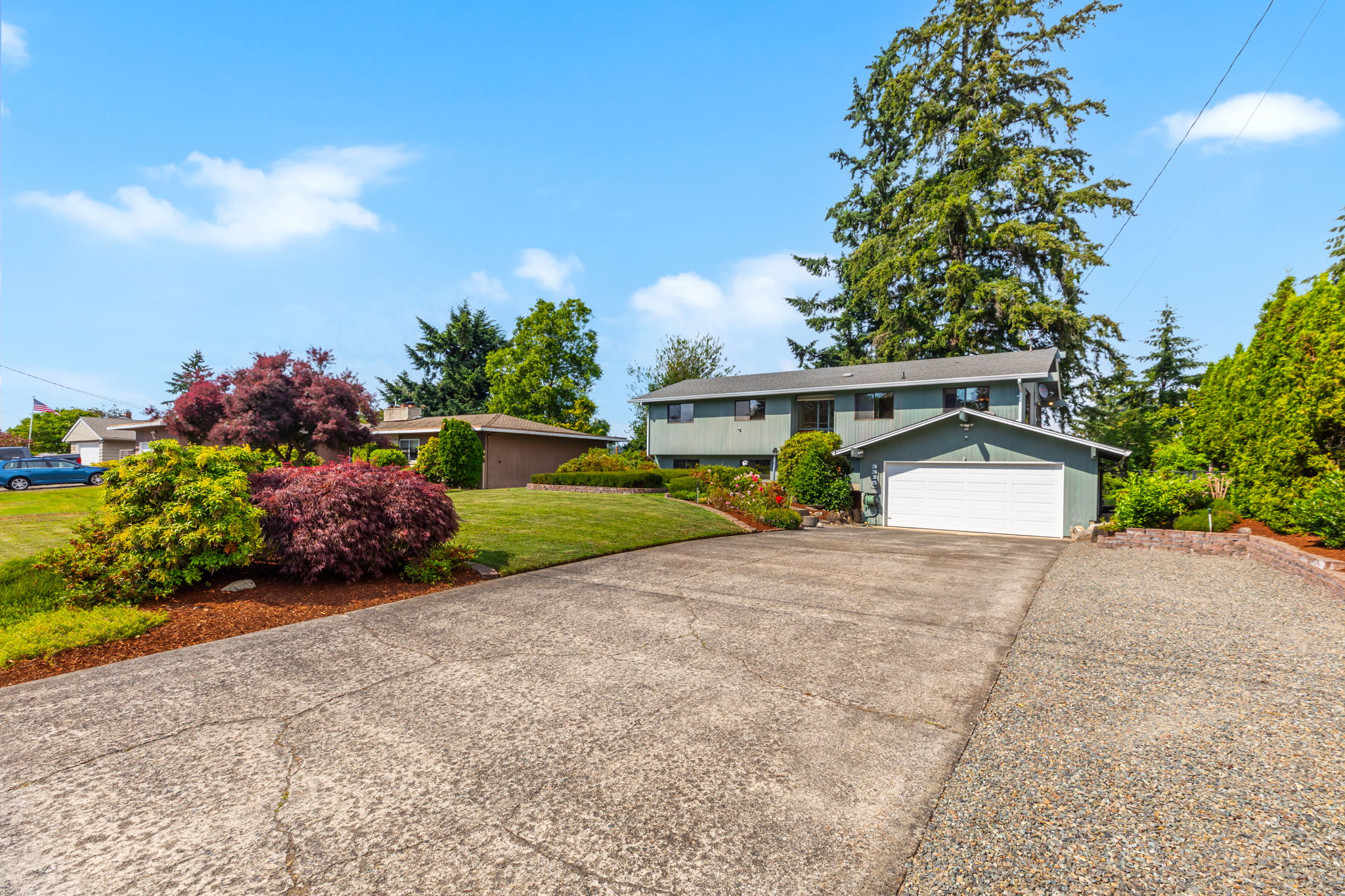 Driveway w/possible RV parking