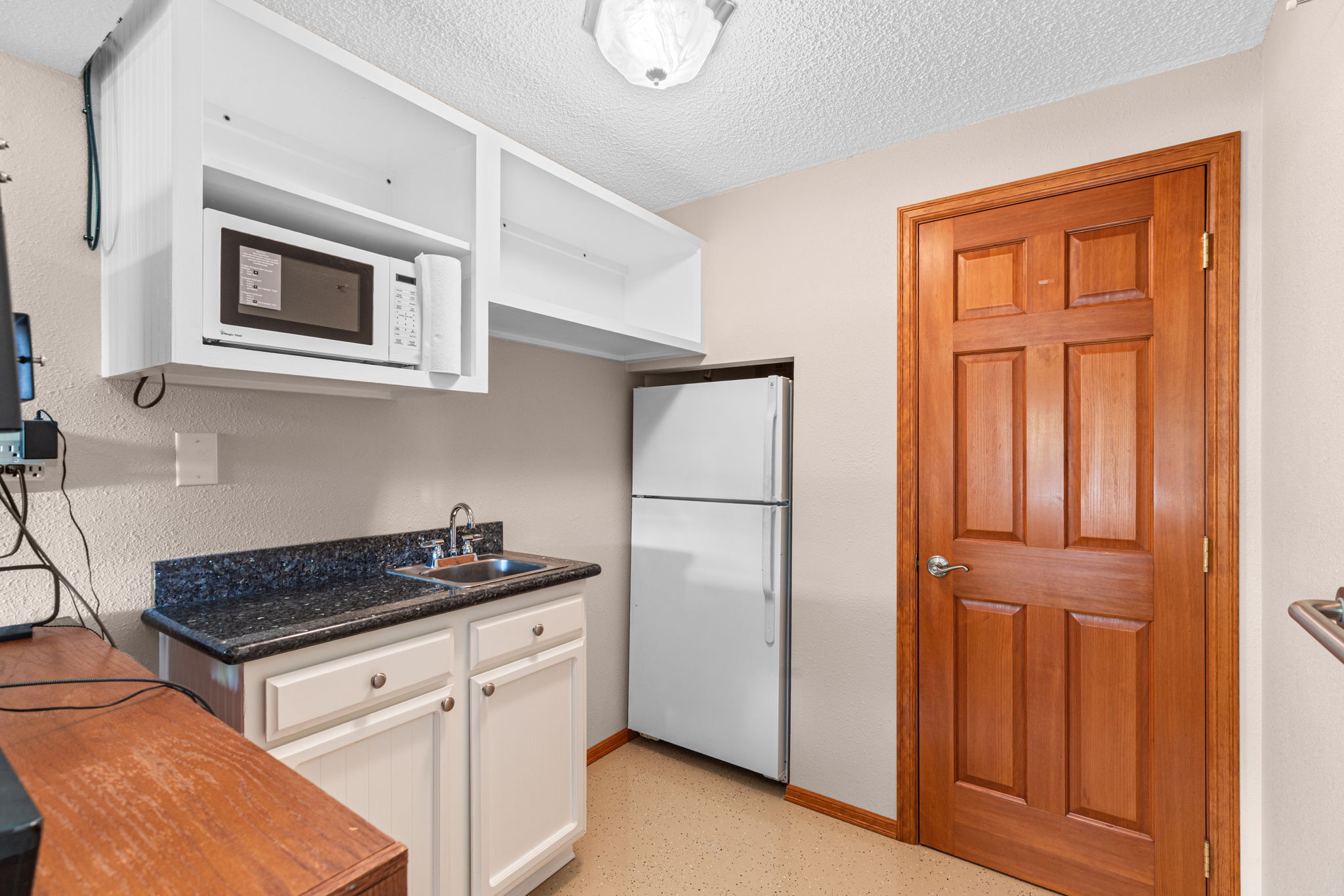 Wet Bar/Kitchenette