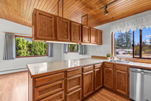 Kitchen/Breakfast Bar