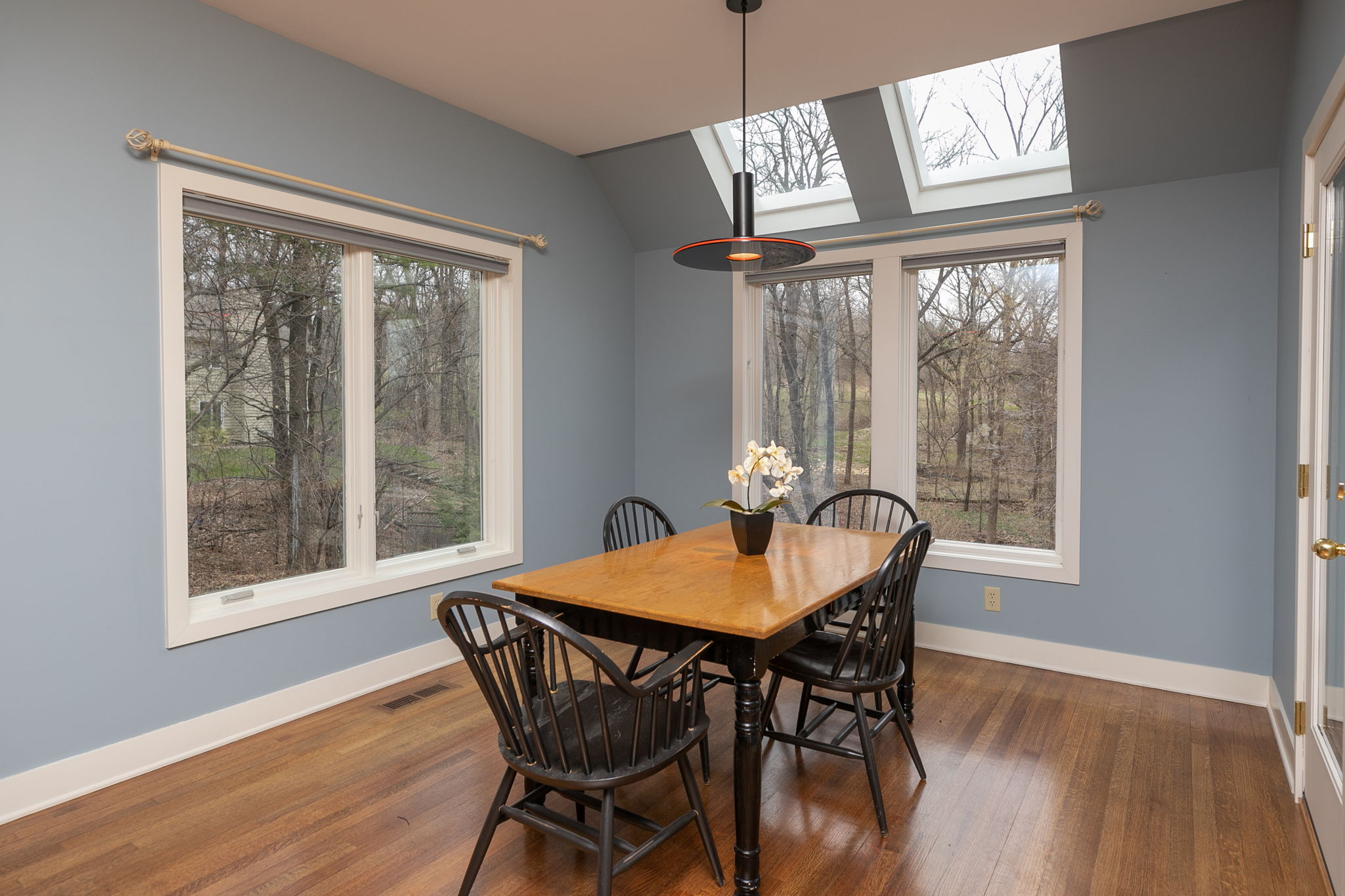 16-Breakfast Nook
