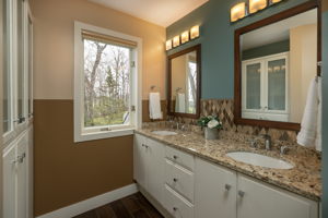 37-Bathroom