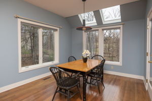 16-Breakfast Nook