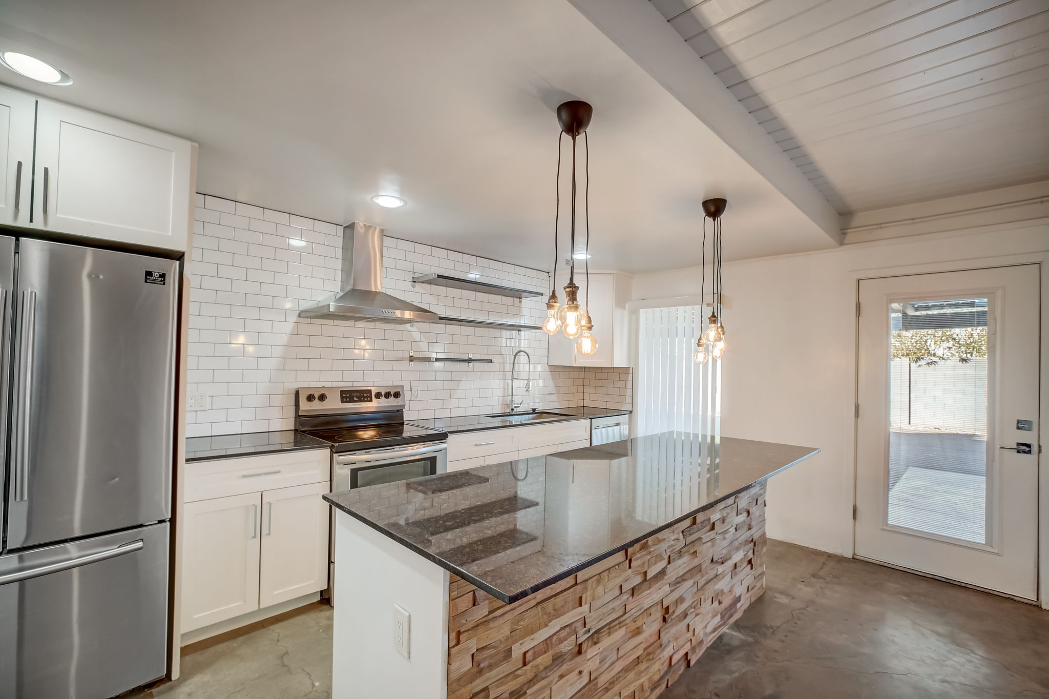  N 18th Ave 27-009