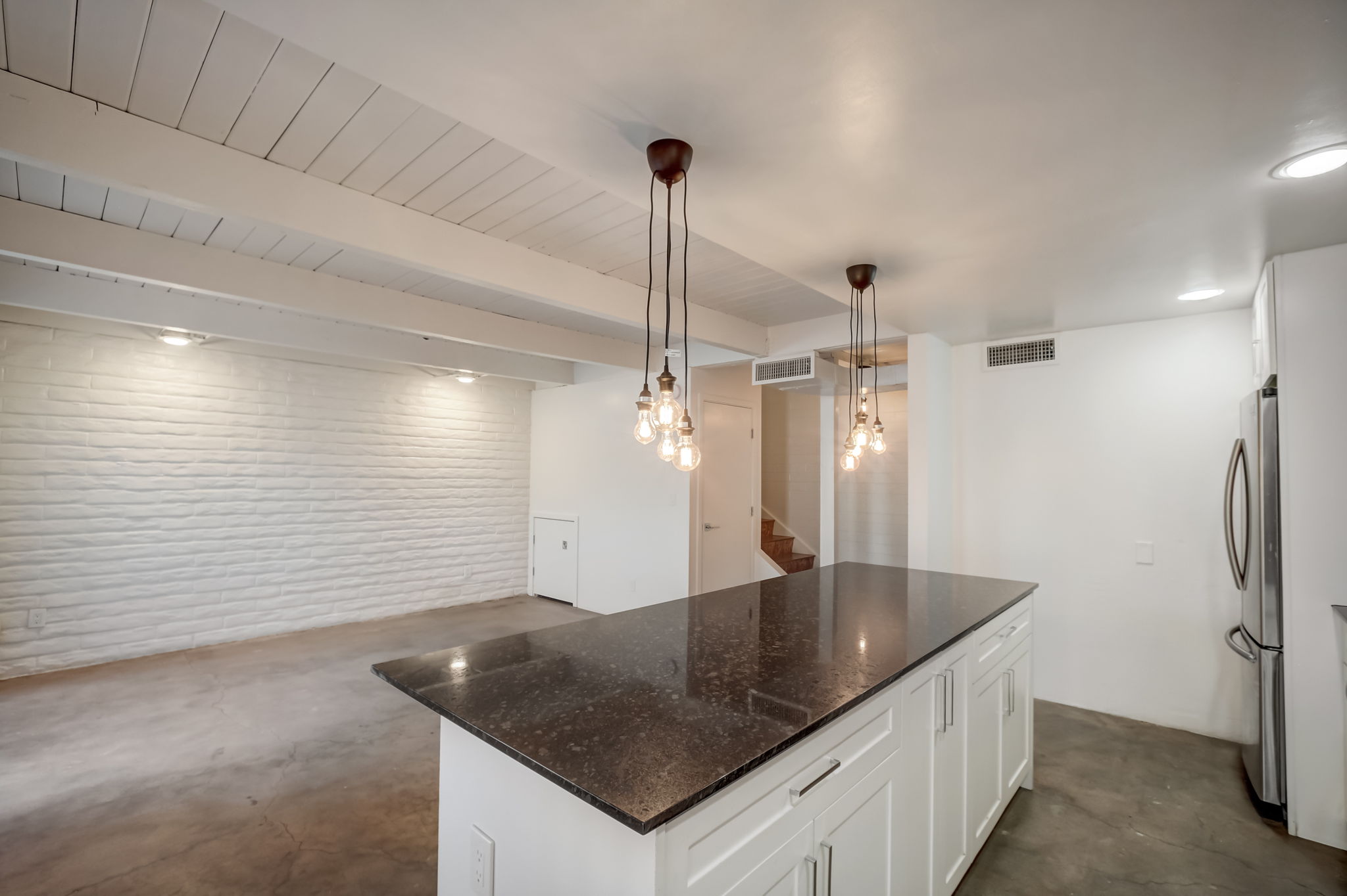  N 18th Ave 27-011