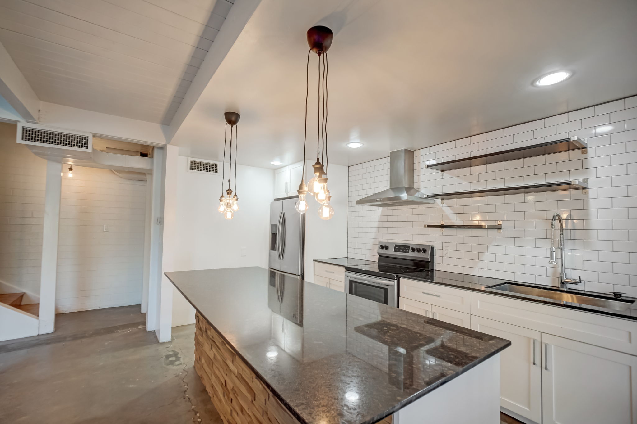  N 18th Ave 27-013