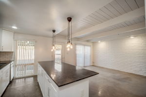  N 18th Ave 27-010