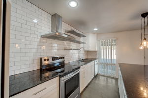  N 18th Ave 27-022
