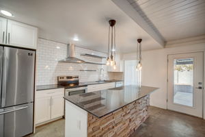  N 18th Ave 27-009