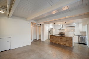  N 18th Ave 27-006