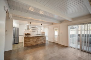  N 18th Ave 27-008