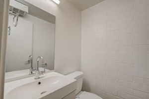  N 18th Ave 27-015