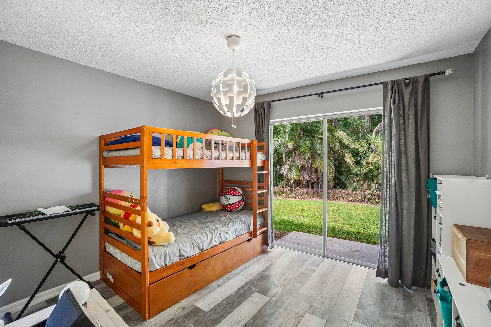 Laurelwood Ct-S2005-023.jpg