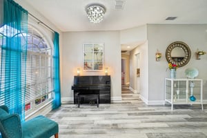 Laurelwood Ct-S2005-007.jpg