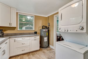 Kitchen/Laundry Area
