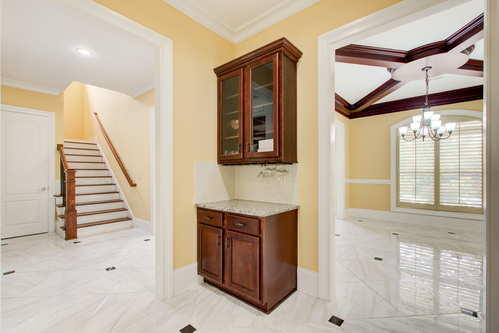 9 Butler's Pantry w UL Access + Dining