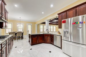 12 Kitchen C w Breakfast Area