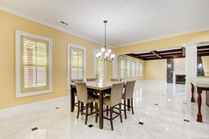 13 Breakfast Area w LR