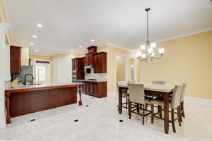 20 Kitchen D w Breakfast Area