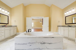 35 Main BR En Suite C Tub Detail