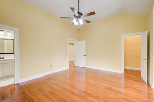 46 BR 4 B w En Suite + Closet